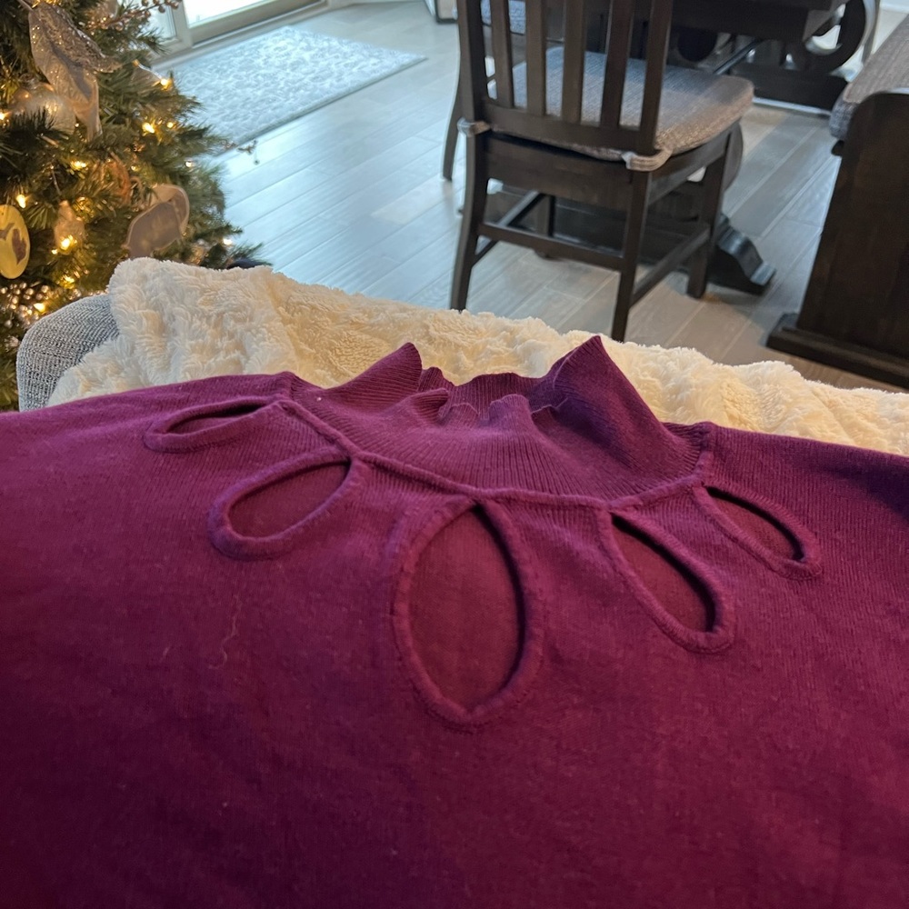 Women’s light sweater violet in color size L